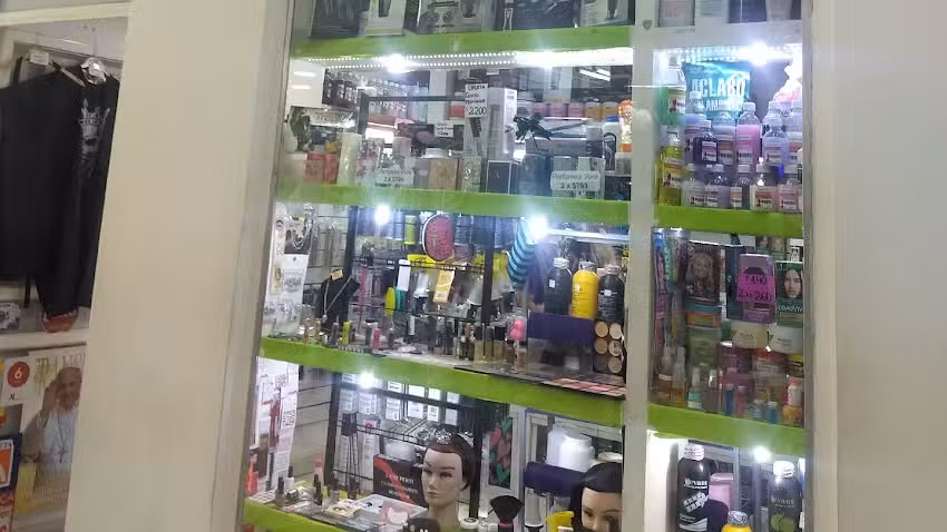 Divinas Perfumer&iacute;a &ndash; Bijouter&iacute;a &ndash; cosm&eacute;tica capilar, u&ntilde;as y rostro &ndash; Accesorios