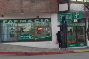 Farmacia Avenida y Perfumeria Max Weder