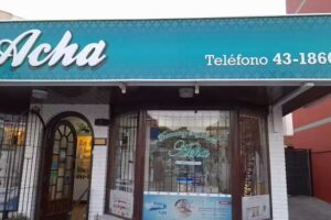 Farmacia y Perfumer&iacute;a Acha