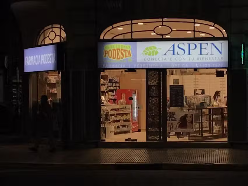 FARMAPLUS &ndash; VILLA URQUIZA