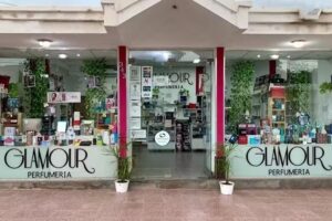 GLAMOUR PERFUMER&Iacute;A