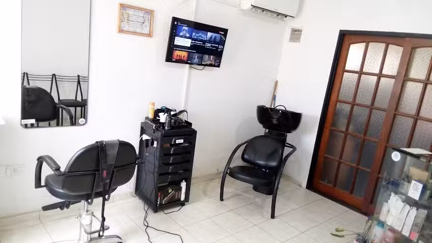 Peluquer&iacute;a y Perfumer&iacute;a &ndash; B&deg; Mirador del Portezuelo M:14 C:13