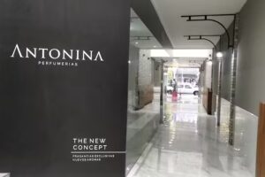 PERFUMER&Iacute;A E INDUMENTARIA ANTONINA Lo &uacute;ltimo en indumentaria, maquillajes y fragancias.