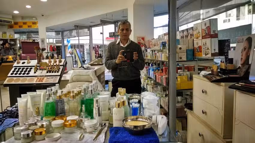 Raffe Perfumer&iacute;as.